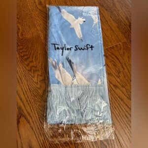 Taylor Swift Official Merchandise - NEW 1989 Scarf With Seagulls - RARE MERCH